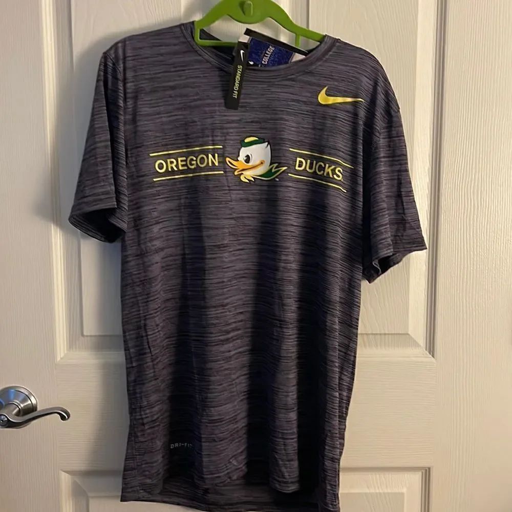 Nike NWT Oregon Ducks Tee